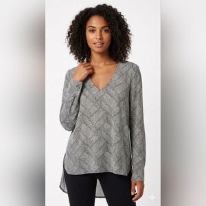 Joan Vass Chevron-Textured V‑Neck Top Size L